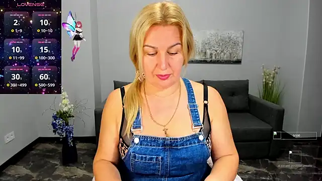 Snapshot of Lili_Crossi chatting on September 22, 2025, 5:42 am Lili Crossi online show from September 22, 2025, 5:42 am