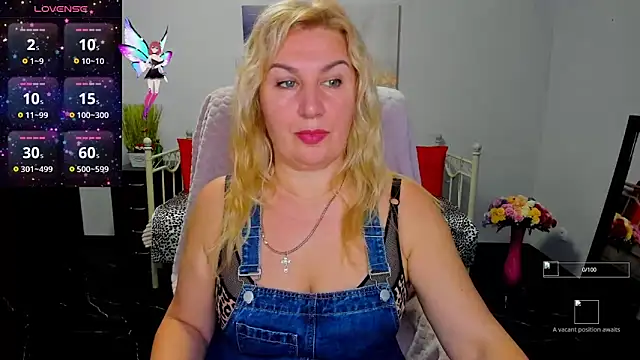 Snapshot of Lili_Crossi chatting on October 4, 2025, 5:27 am Lili Crossi online show from October 4, 2025, 5:27 am