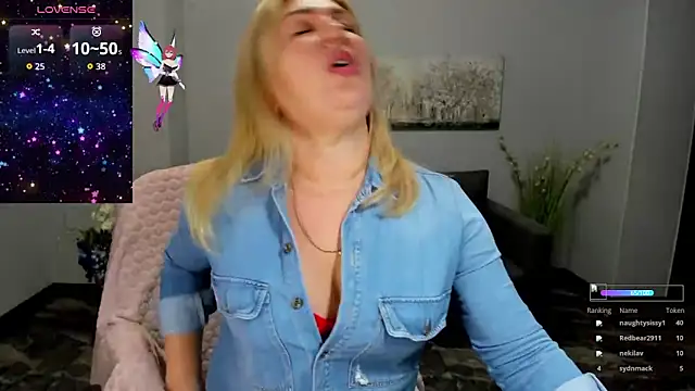 Lili Crossi online show from November 17, 2025, 6:52 am