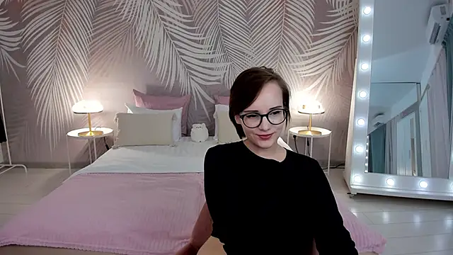 StellaGloww online show from February 1, 2025, 2:56 pm