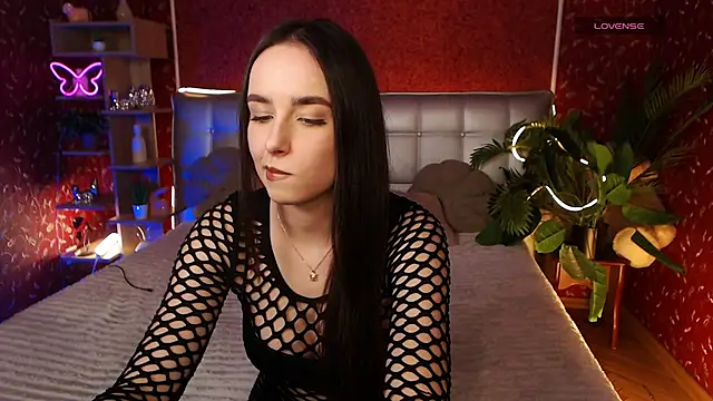 AuroraAksnesss online show from February 1, 2025, 6:08 pm