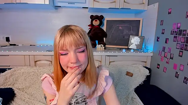 Linablueeyed online show from February 5, 2025, 11:12 am