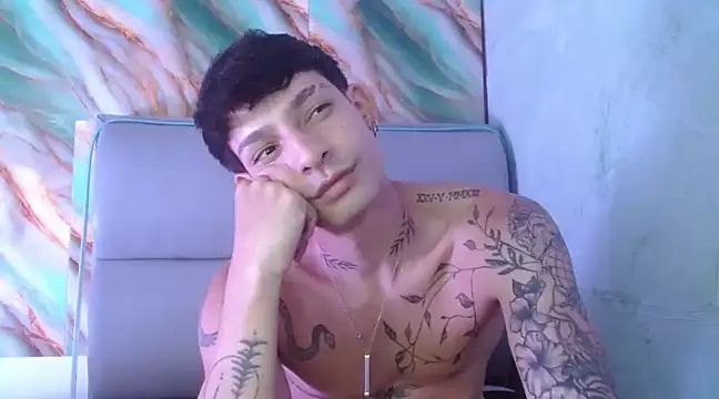 Apolo Hidalgo01 online show from February 26, 2025, 5:28 pm