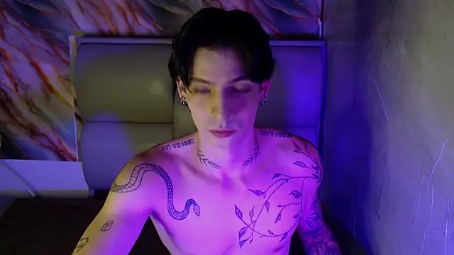 Apolo Hidalgo01 online show from October 3, 2025, 11:24 pm