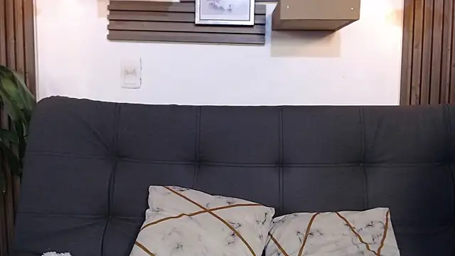 rihannagil online show from January 16, 2026, 4:49 am