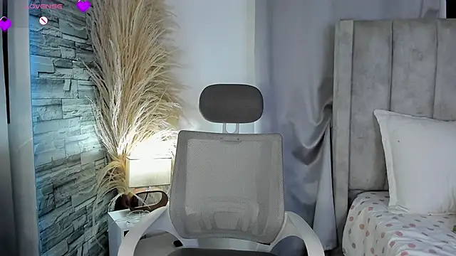 Snapshot of AmberGray_ chatting on June 6, 2026, 1:43 am AmberGray online show from June 6, 2026, 1:43 am