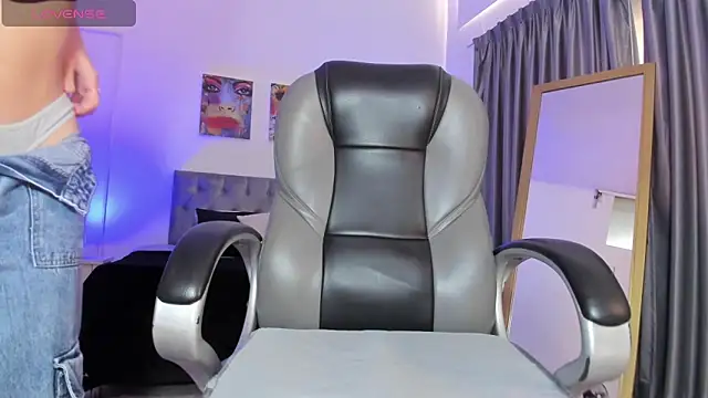 Nora Vennucci online show from March 9, 2025, 8:10 pm