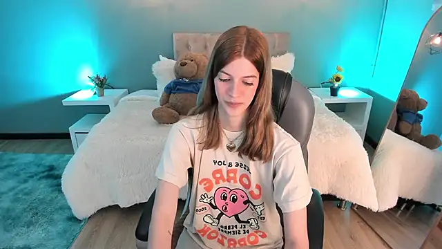 Nora Vennucci online show from October 10, 2025, 7:35 pm