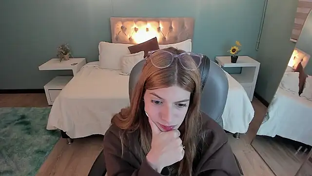 Nora Vennucci online show from January 31, 2026, 8:18 pm