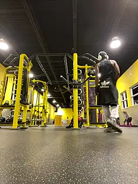 prettyrichie online show from November 3, 2025, 2:02 am