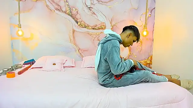 StrawwBoys online show from December 27, 2024, 10:55 am