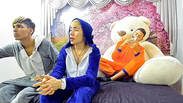 StrawwBoys online show from January 13, 2025, 8:15 am