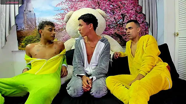 StrawwBoys online show from March 19, 2025, 12:34 pm