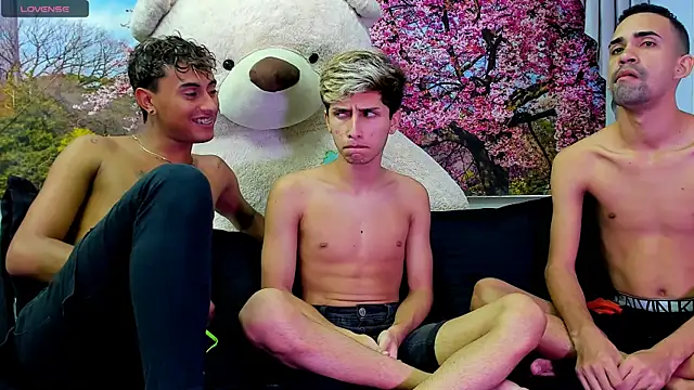 StrawwBoys online show from March 21, 2025, 7:46 pm