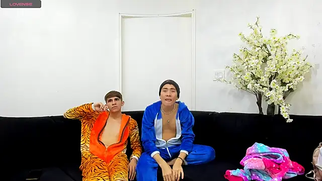 StrawwBoys online show from September 11, 2025, 10:15 am