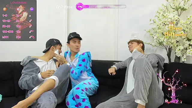 StrawwBoys online show from October 16, 2025, 10:27 am