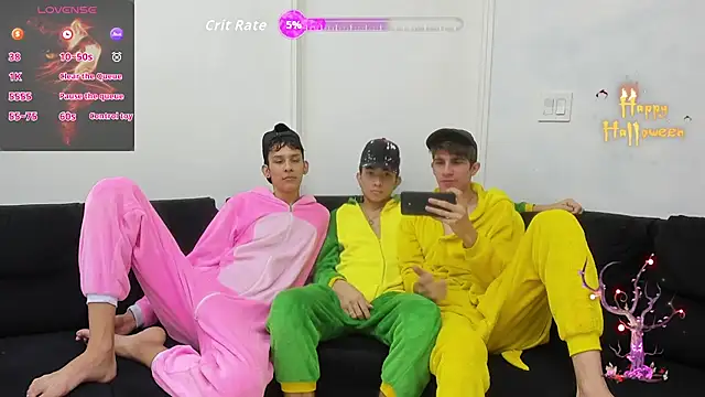 StrawwBoys online show from October 17, 2025, 10:51 am