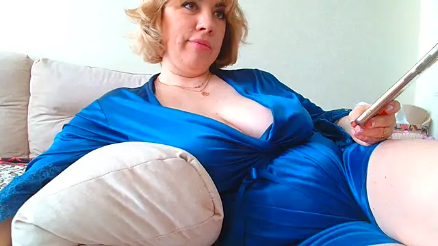 Snapshot of Brionia chatting on February 18, 2025, 10:49 am Brionia online show from February 18, 2025, 10:49 am