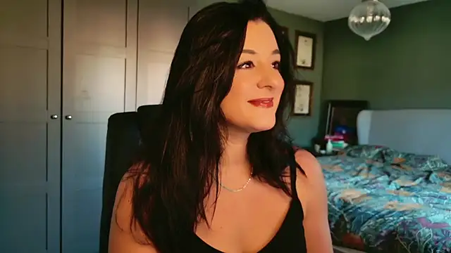 flatwhite0 online show from November 25, 2025, 10:37 am