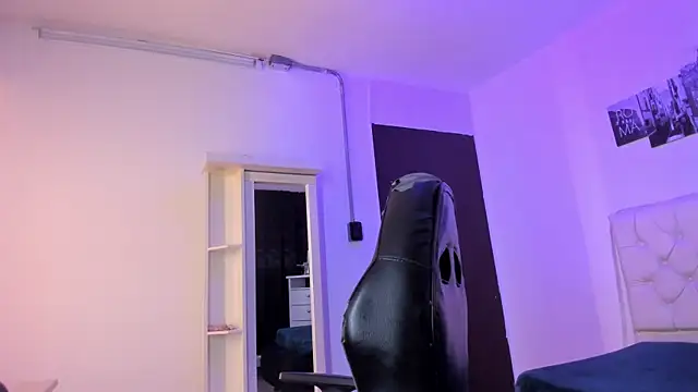 Amy Kiitty  online show from October 16, 2025, 12:50 pm