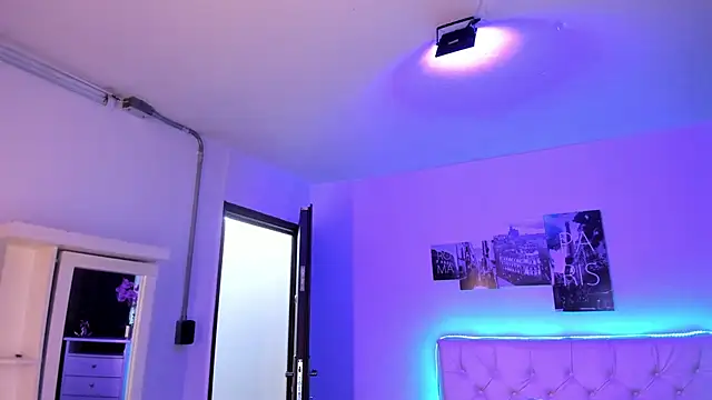 Amy Kiitty  online show from November 20, 2025, 2:28 pm