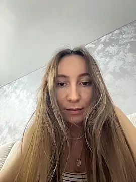 viviandaimond1 online show from December 1, 2025, 11:32 pm