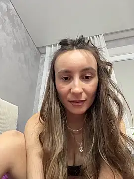 viviandaimond1 online show from January 15, 2026, 8:01 pm