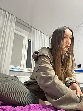 viviandaimond1 online show from February 9, 2026, 6:45 pm