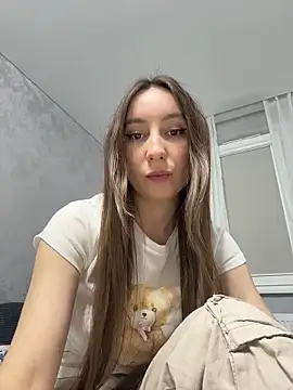 viviandaimond1 online show from March 28, 2026, 4:39 pm