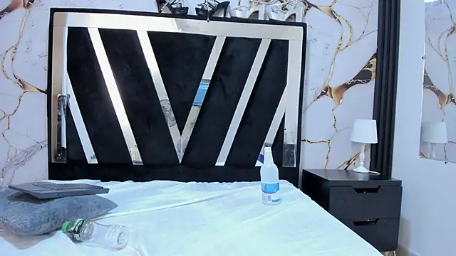 KarinaSimonz online show from February 19, 2026, 8:05 pm