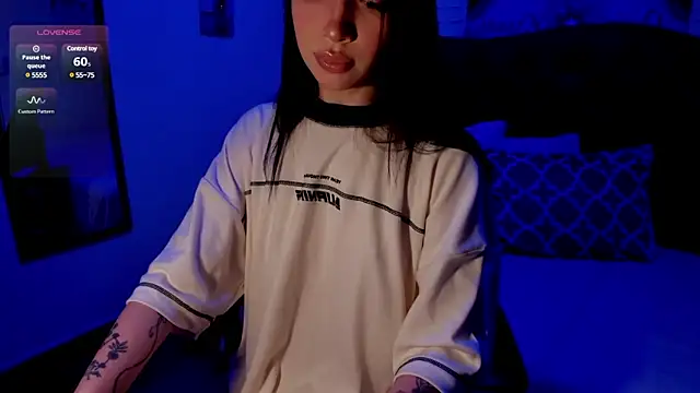 Snapshot of _Chartlotte chatting on December 24, 2024, 7:44 pm  Chartlotte online show from December 24, 2024, 7:44 pm