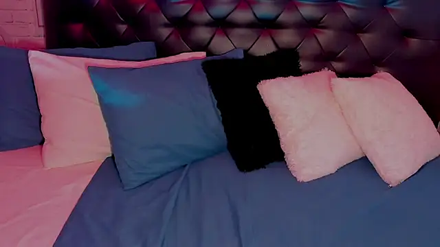 Snapshot of _Chartlotte chatting on March 13, 2025, 9:05 pm  Chartlotte online show from March 13, 2025, 9:05 pm