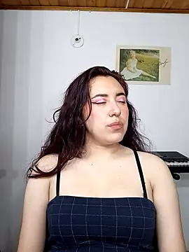 Emi chik online show from January 16, 2025, 11:15 am