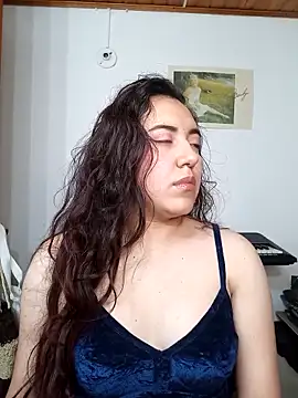 Emi chik online show from September 10, 2025, 11:43 am