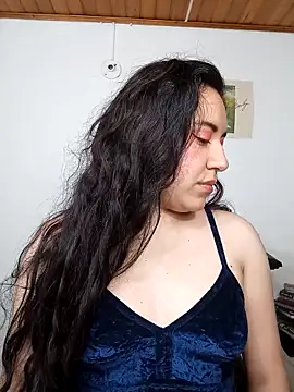 Emi chik online show from November 14, 2025, 4:28 pm