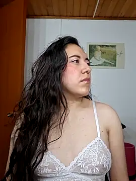 Emi chik online show from March 29, 2026, 9:42 am