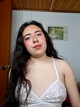 Emi chik online show from April 5, 2026, 9:28 am