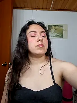 Snapshot of Emi_chik chatting on April 29, 2026, 4:38 am Emi chik online show from April 29, 2026, 4:38 am