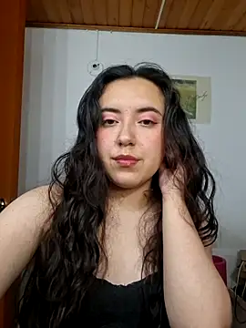 Snapshot of Emi_chik chatting on May 1, 2026, 4:39 am Emi chik online show from May 1, 2026, 4:39 am