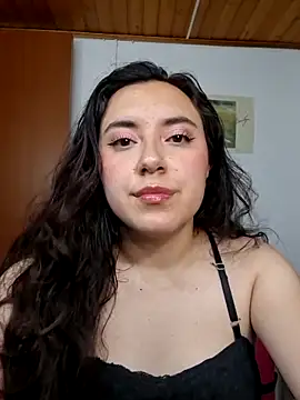 Snapshot of Emi_chik chatting on May 29, 2026, 6:00 am Emi chik online show from May 29, 2026, 6:00 am
