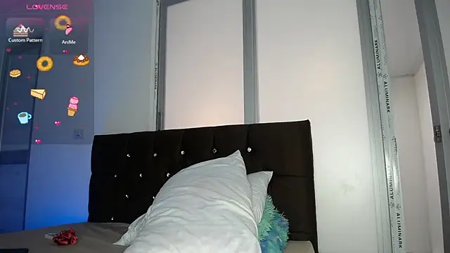 Sweet hot mia online show from March 12, 2026, 3:29 pm