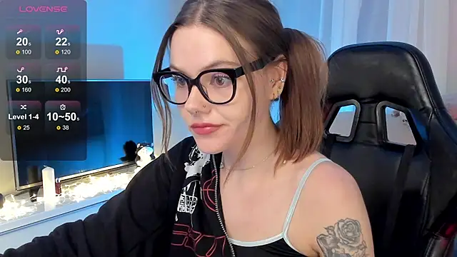 Snapshot of Marta_May_ chatting on January 18, 2025, 8:40 pm Marta May online show from January 18, 2025, 8:40 pm