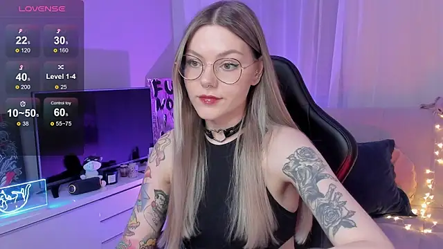 Snapshot of Marta_May_ chatting on October 8, 2025, 6:16 pm Marta May online show from October 8, 2025, 6:16 pm