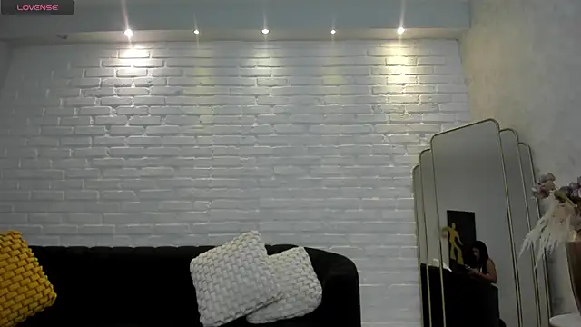 KatieNolan 1 online show from February 7, 2025, 7:38 pm