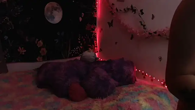 Emillyy m online show from April 6, 2026, 10:54 pm