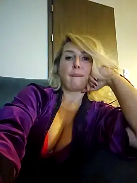 MariaRichi  online show from October 19, 2025, 7:14 pm