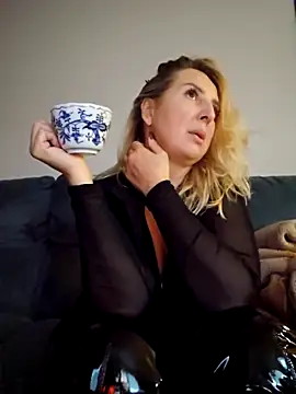 MariaRichi  online show from December 3, 2025, 8:00 am