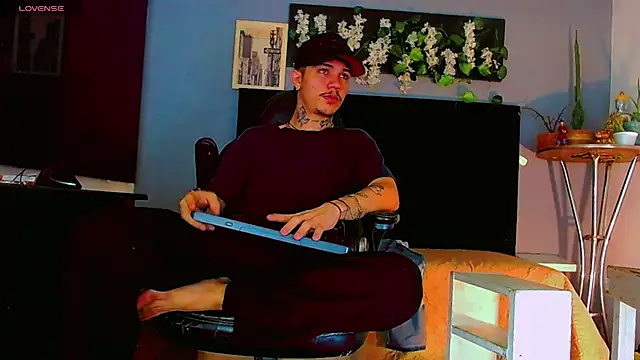 Snapshot of HannibalLester chatting on July 22, 2026, 4:48 am HannibalLester online show from July 22, 2026, 4:48 am
