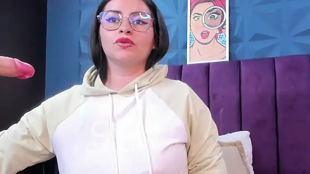 NicoleJonss online show from May 15, 2026, 11:45 pm