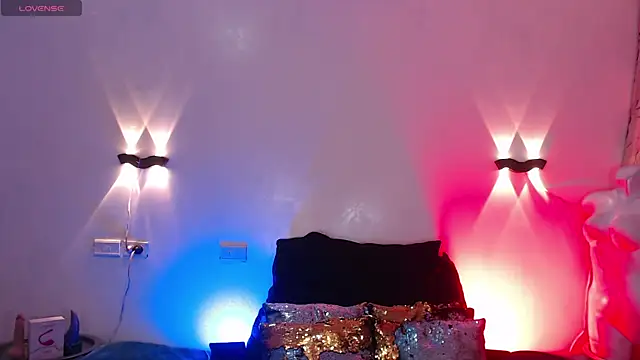 Emili Roux online show from November 10, 2025, 12:04 pm